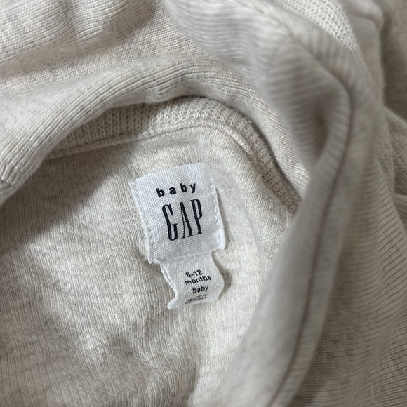 2️⃣ Sets Of Baby Sweaters Size 6-12M - Picture 5 of 6